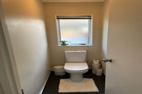 Photo of property in 24 Randwick Place, Randwick Park, Auckland, 2105