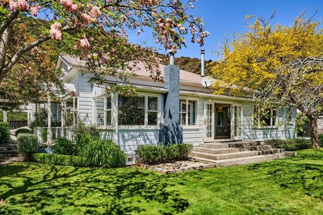 Photo of property in 15 Konini Street, Eastbourne, Lower Hutt, 5013