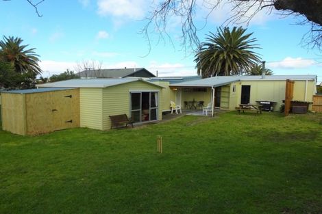 Photo of property in 35 Pratt Avenue, Foxton Beach, Foxton, 4815