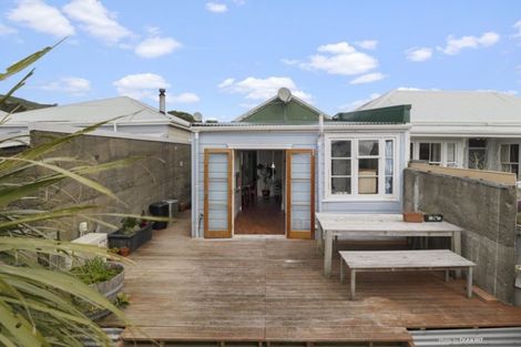 Photo of property in 5 Glendavar Street, Berhampore, Wellington, 6023