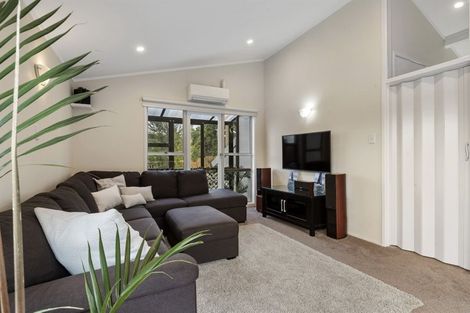 Photo of property in 1/290 Glenfield Road, Glenfield, Auckland, 0629