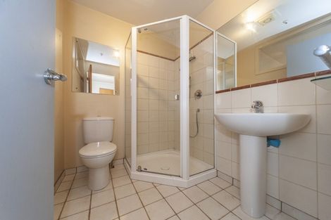 Photo of property in Endeavour Apartments, 8/125 Thorndon Quay, Pipitea, Wellington, 6011