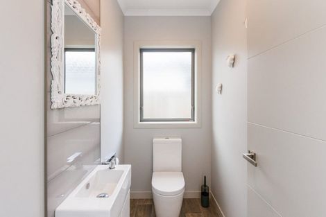 Photo of property in 10 Mediterranean Grove, Fitzherbert, Palmerston North, 4410