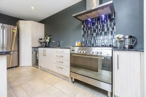 Photo of property in 50 Mount Marua Way, Timberlea, Upper Hutt, 5018