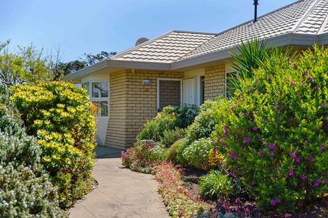 Photo of property in 3 Te Ropata Place, Waikanae Beach, Waikanae, 5036