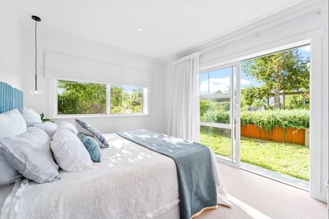 Photo of property in 12 Sandpiper Avenue, Point Wells, 0986