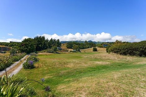 Photo of property in 24 Raukawa Road, Peka Peka, Waikanae, 5391
