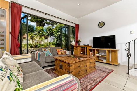 Photo of property in 4/76 Shakespeare Road, Milford, Auckland, 0620