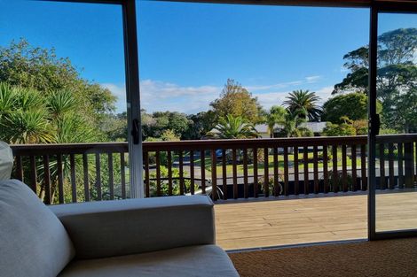 Photo of property in 15 Dawnhaven Drive, Te Atatu Peninsula, Auckland, 0610