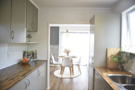 Photo of property in 38 Sunvue Road, Glen Eden, Auckland, 0602