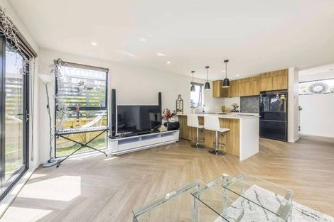 Photo of property in 1/11 Lewis Road, Pakuranga, Auckland, 2010