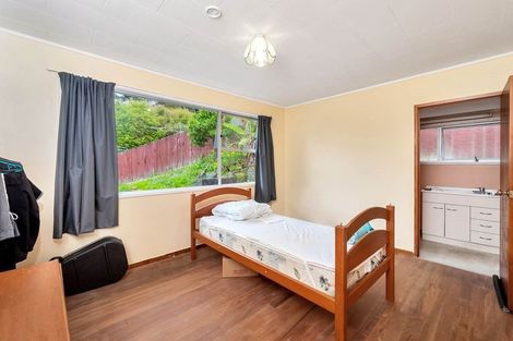 Photo of property in 1/6 Mcquoid Place, Glenfield, Auckland, 0629