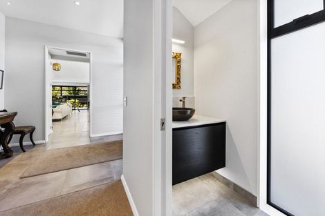 Photo of property in 17 Lees Road, Strowan, Christchurch, 8052