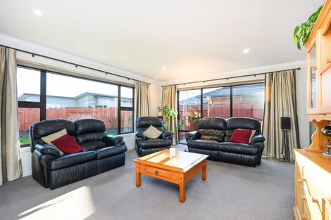 Photo of property in 13 Lorenzo Place, Kelvin Grove, Palmerston North, 4414