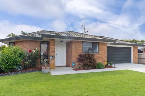 Photo of property in 28 Aldershot Place, Nawton, Hamilton, 3200