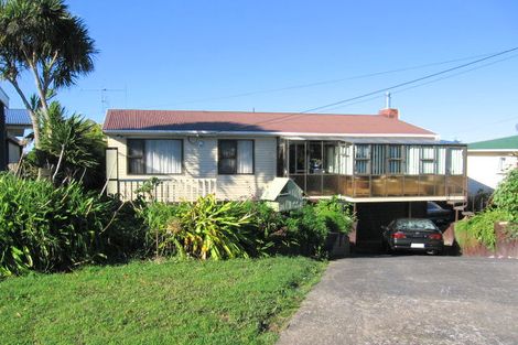Photo of property in 17 Tiroroa Avenue, Te Atatu South, Auckland, 0610