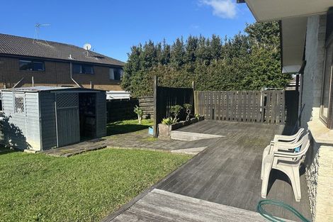 Photo of property in 32 Borrowdace Avenue, Botany Downs, Auckland, 2010