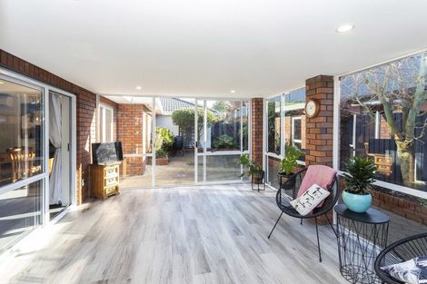 Photo of property in 2/3 Inglewood Place, Avonhead, Christchurch, 8042