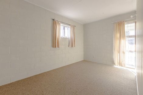 Photo of property in 16 Dunk Place, Milson, Palmerston North, 4414