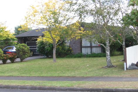 Photo of property in 4 Mark Edward Drive, Half Moon Bay, Auckland, 2012