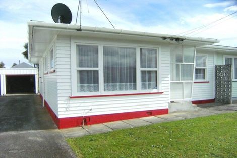 Photo of property in 55 Queenwood Road, Levin, 5510