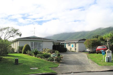 Photo of property in 11b Graham Grove, Waikanae, 5036