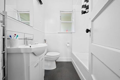 Photo of property in 14 Plunket Terrace, Hamilton East, Hamilton, 3216