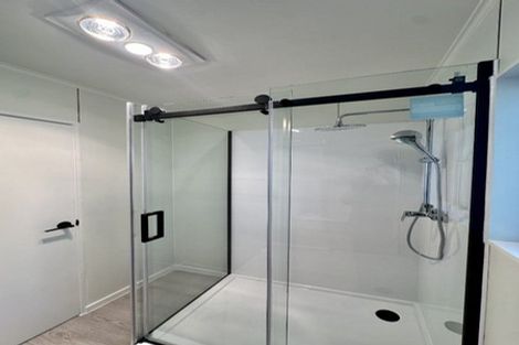 Photo of property in 16 Zingaro Place, Massey, Auckland, 0614