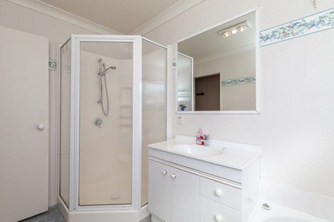 Photo of property in 2 Crown Hill, Paraparaumu, 5032