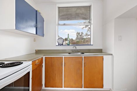 Photo of property in Beresford Apartments, 7/118 Russell Terrace, Berhampore, Wellington, 6023
