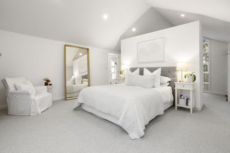 Photo of property in 156 Candia Road, Henderson Valley, Auckland, 0614