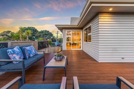 Photo of property in 6 Mahana Road, Paraparaumu Beach, Paraparaumu, 5032