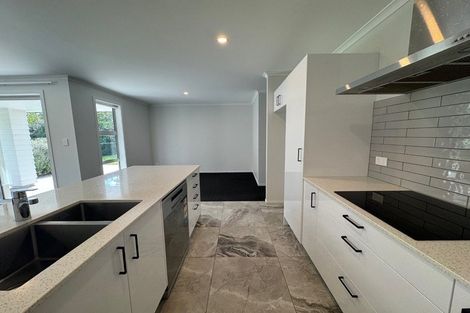 Photo of property in 10 Ratahi Way, Omokoroa, 3114