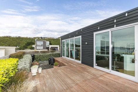 Photo of property in 25 Cromwell Point, Newlands, Wellington, 6037