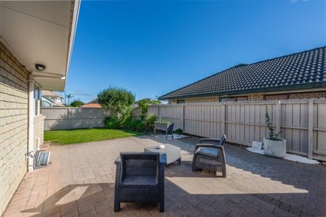 Photo of property in 2 Chale Place, Somerville, Auckland, 2014