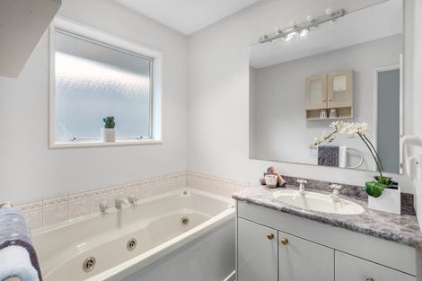 Photo of property in 2/86 Brookside Terrace, Bryndwr, Christchurch, 8053