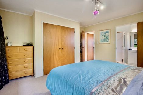 Photo of property in 2/48 Becroft Drive, Forrest Hill, Auckland, 0620