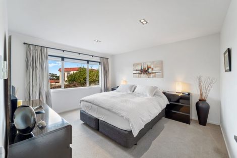 Photo of property in 19 Robin Lane, Browns Bay, Auckland, 0630