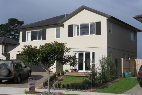 Photo of property in 17 Bridgefield Crescent, Flat Bush, Auckland, 2016