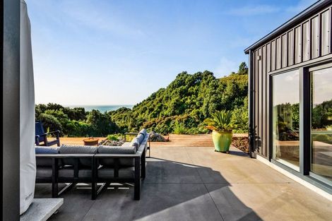 Photo of property in Tapuae, 21 Washer Road, Omata, New Plymouth, 4374