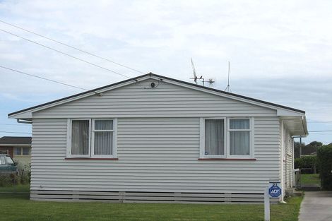 Photo of property in 21 Matipo Street, Castlecliff, Wanganui, 4501
