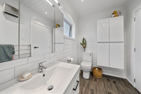 Photo of property in 11 Mount View Place, Spotswood, New Plymouth, 4310