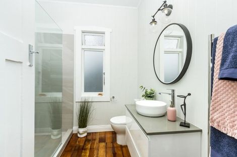 Photo of property in 10 North Avenue, Narrow Neck, Auckland, 0624