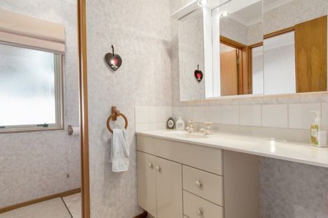 Photo of property in 17 Pampas Grove, Welcome Bay, Tauranga, 3112