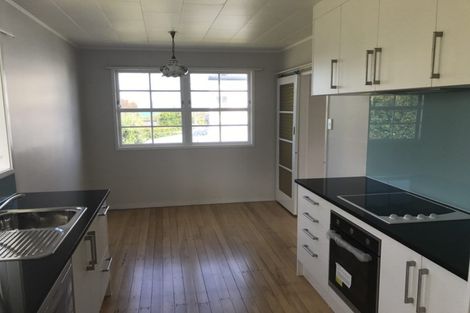 Photo of property in 959a Beach Road, Torbay, Auckland, 0630