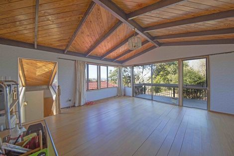 Photo of property in 18 Valdese Rise, Browns Bay, Auckland, 0630