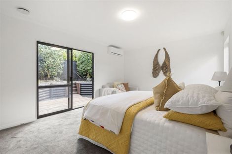 Photo of property in 2 Stitchbird Close, Murrays Bay, Auckland, 0630