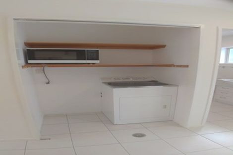 Photo of property in 2d/20 Ian Marwick Place, Birkenhead, Auckland, 0626