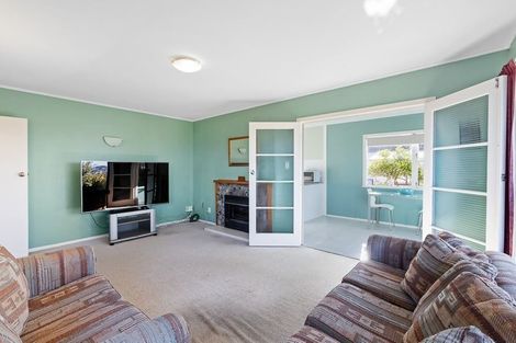 Photo of property in 6 Diana Drive, Glenfield, Auckland, 0627