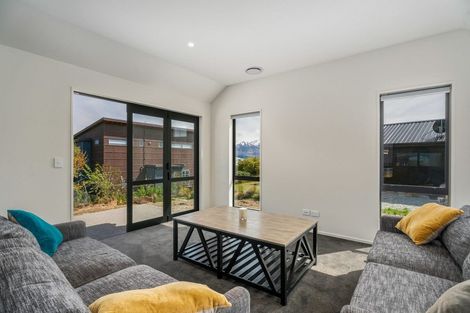Photo of property in 37 Farrant Drive, Wanaka, 9305